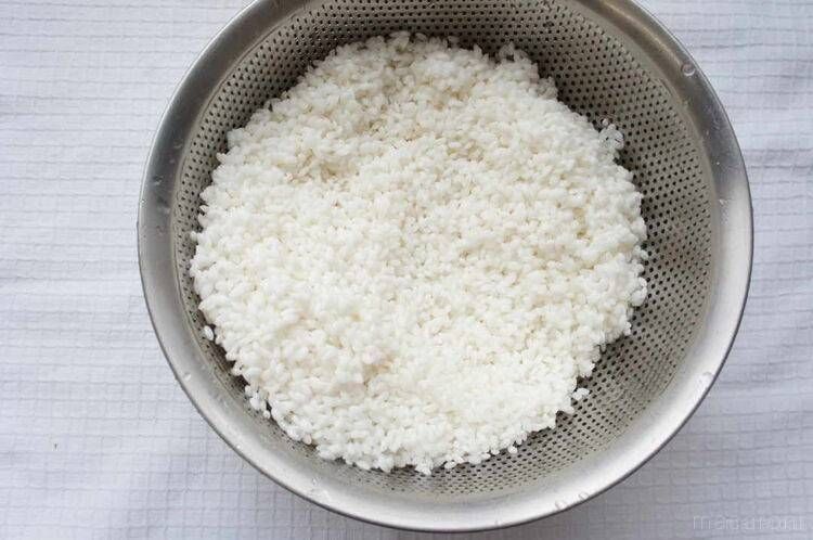 ザルの中に入っている米