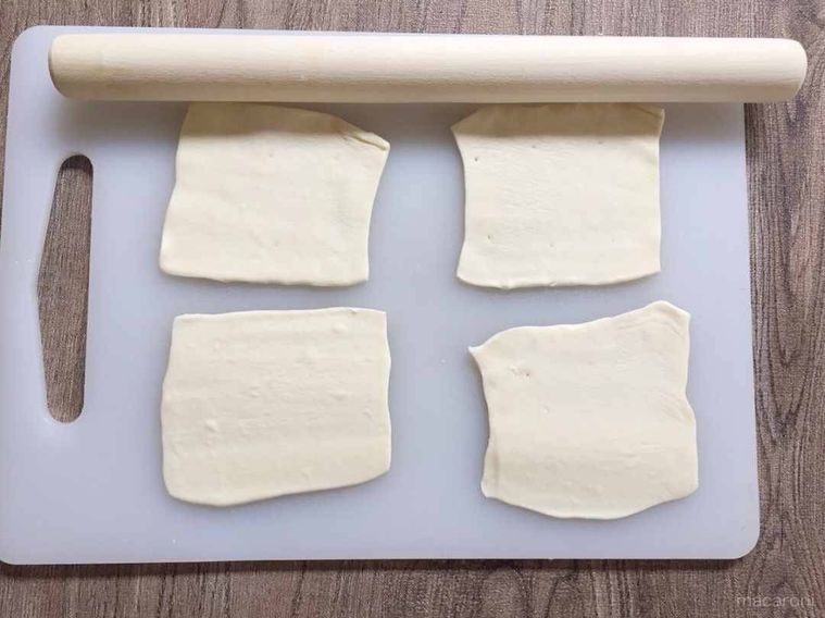 冷凍パイシートを伸ばす写真