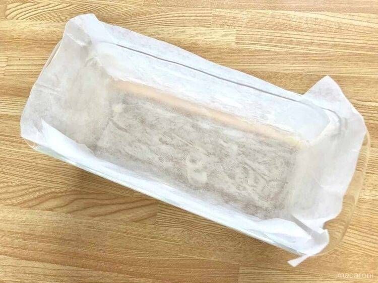 クッキングシートを敷いたパウンド型