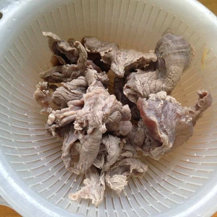 茹でた牛すじの写真