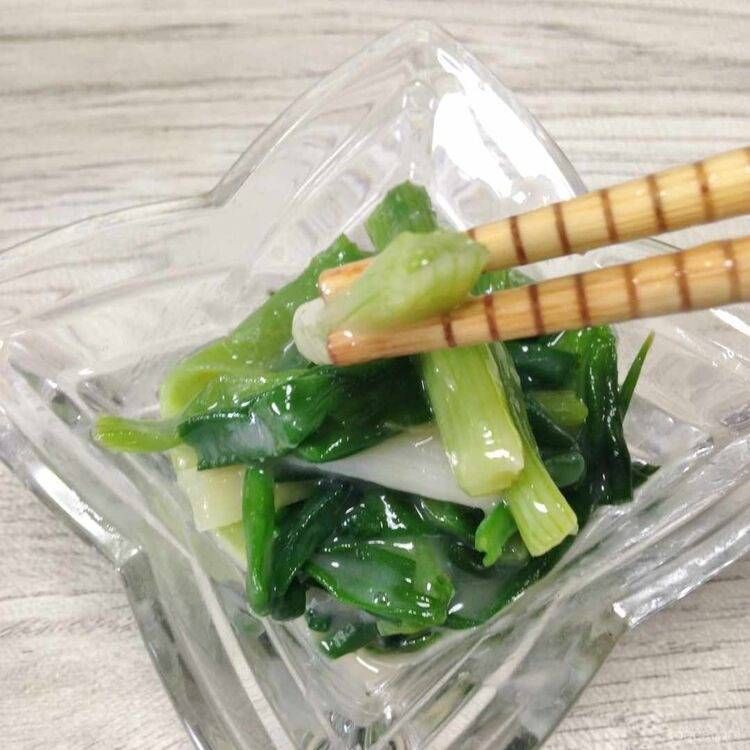 盛り付けている様子