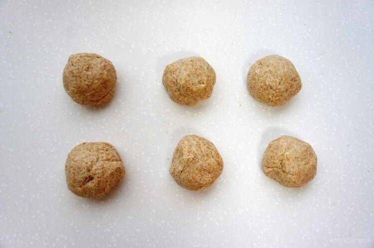 小さな生地が6個並んでいる