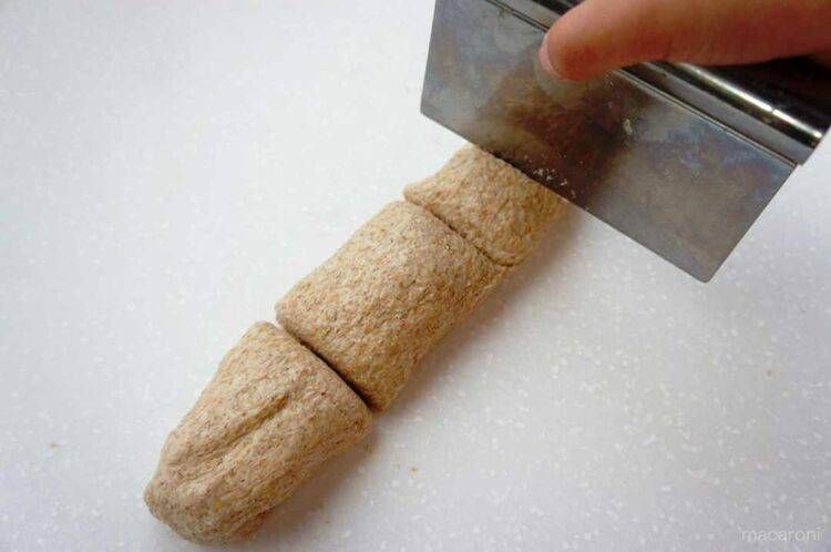 生地を6等分にする様子