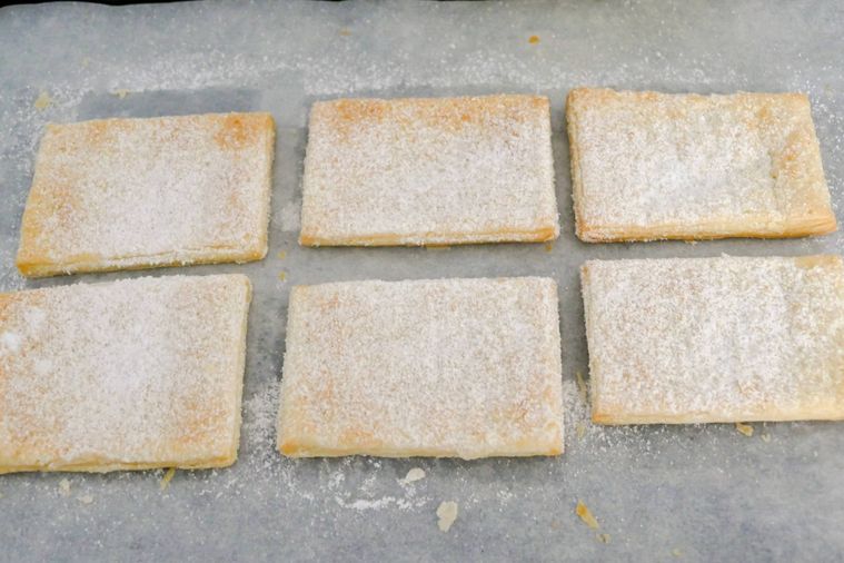 表面に粉糖をふりかけた様子