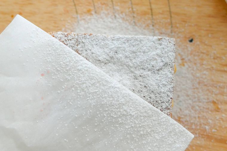 ミルフィーユに粉糖をかけた様子