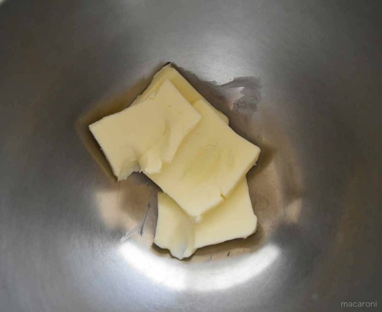 ボウルに入ったバター。