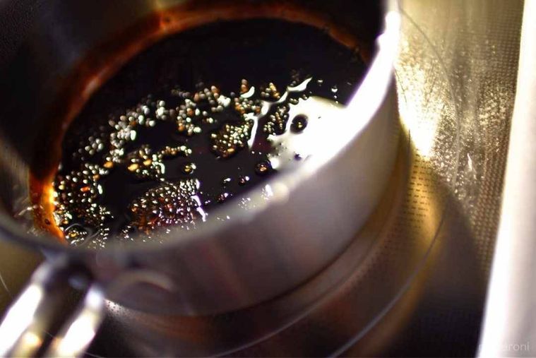 バルサミコ酢を煮詰める写真