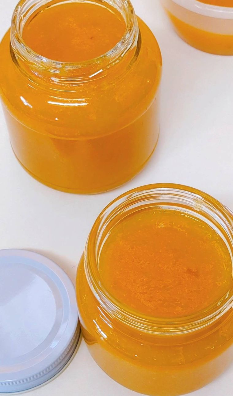 瓶につめたあんずジャム