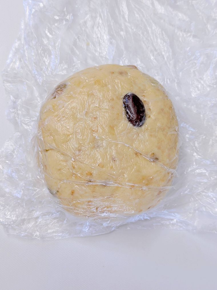 ポリ袋の中の生地を丸めたところ