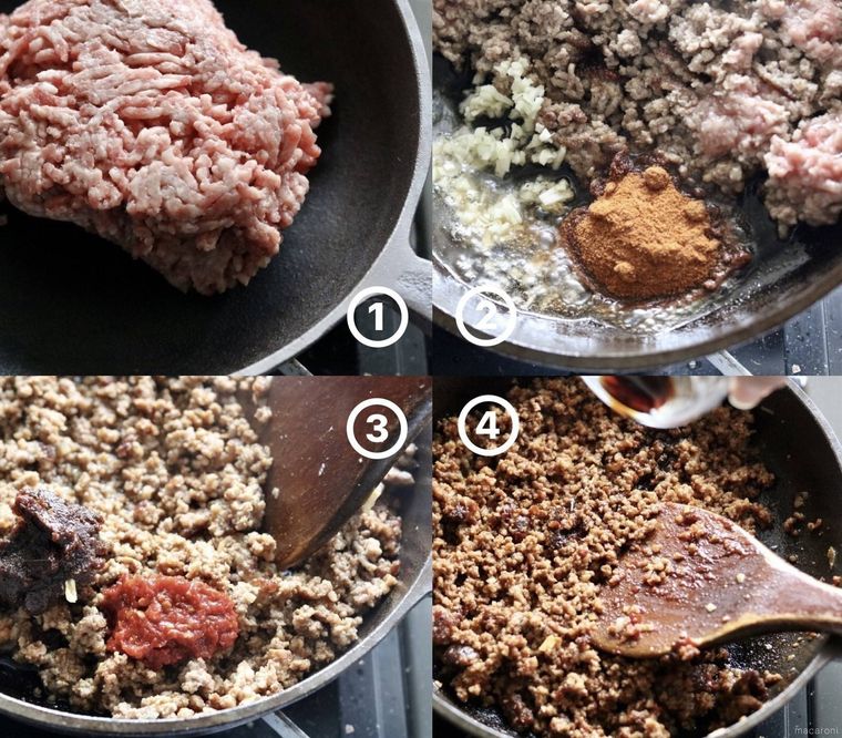 左上ひき肉を入れたフライパン 右上唐辛子を加える様子 左下調味料を加える様子右下木べらで炒める様子