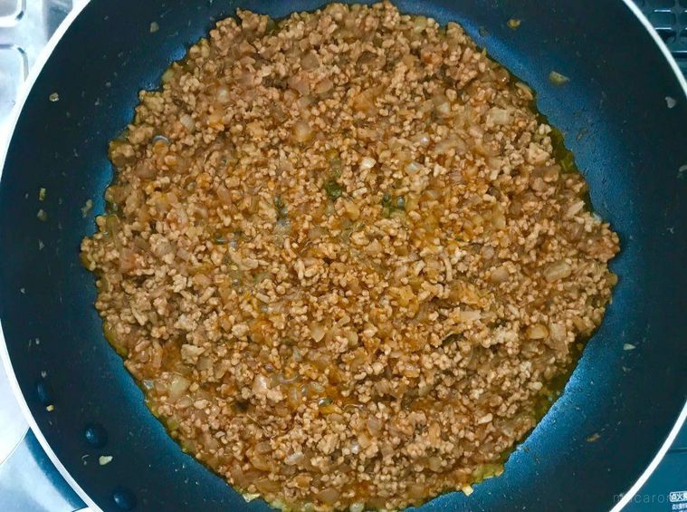 フライパンの中のタコスミート