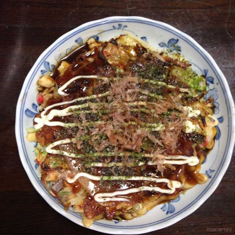 お皿の中のお好み焼き