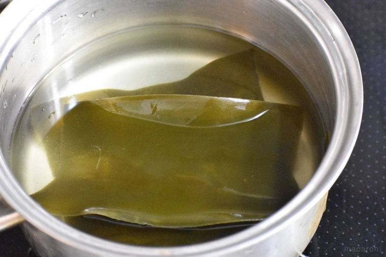 鍋に入った昆布