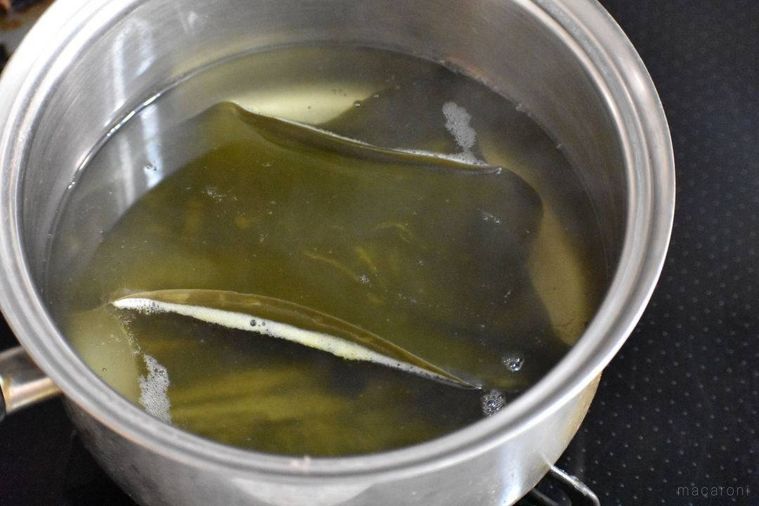鍋に入った昆布