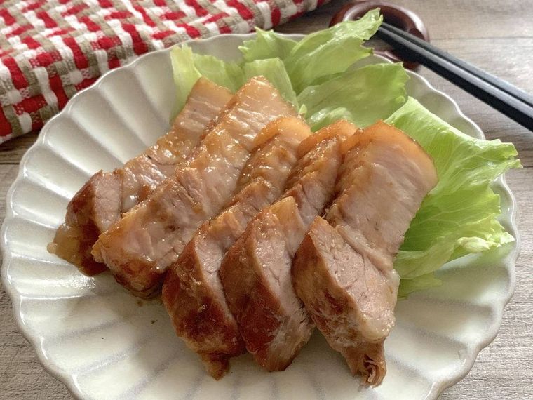 皿に盛られたチャーシュー