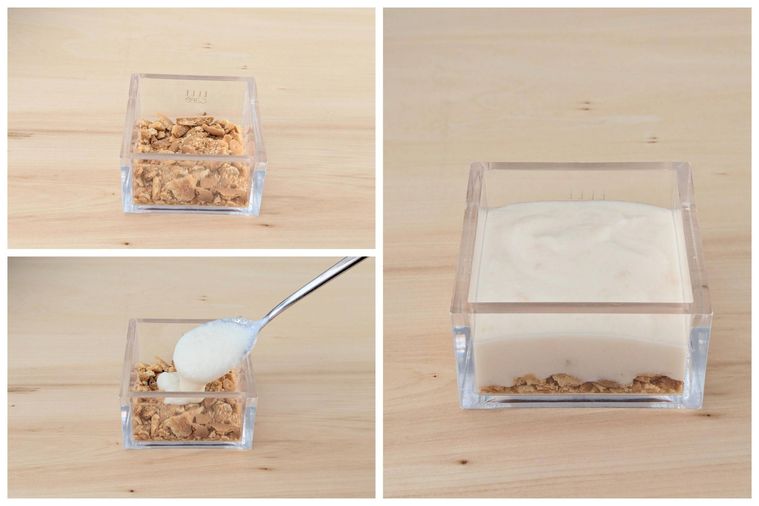 砕いたビスケットを容器に入れ、フルーチェとヨーグルトを混ぜたクリームを重ねる過程の3ステップ