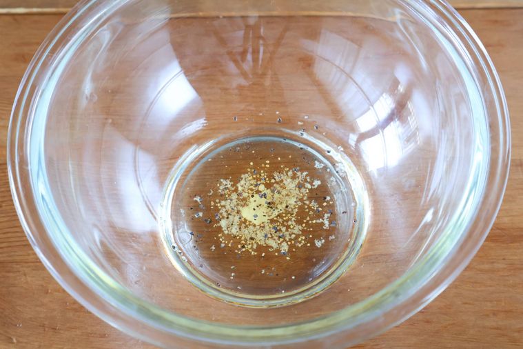 ボウルに調味料が入っている