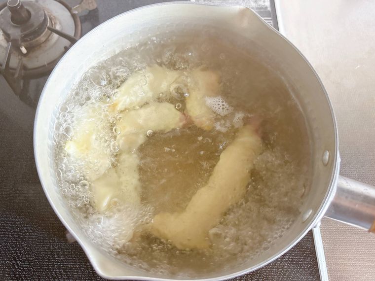 新生姜をゆでる様子