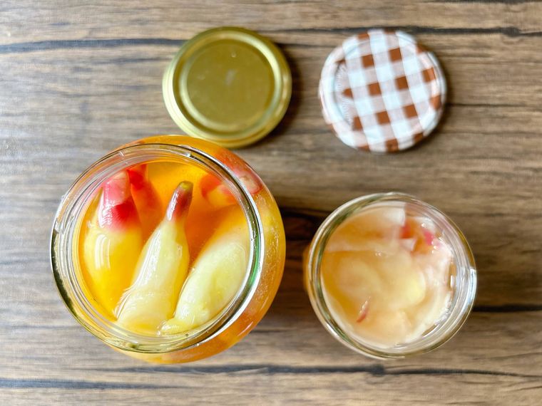 保存瓶に入れた新生姜と合わせ酢