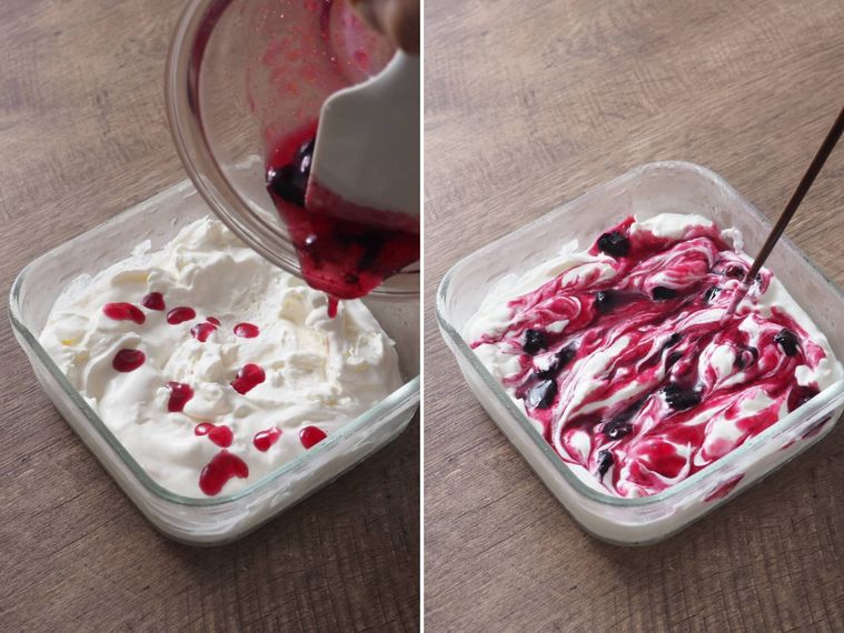 ブルーベリーソースを流して、マーブル状にしている様子