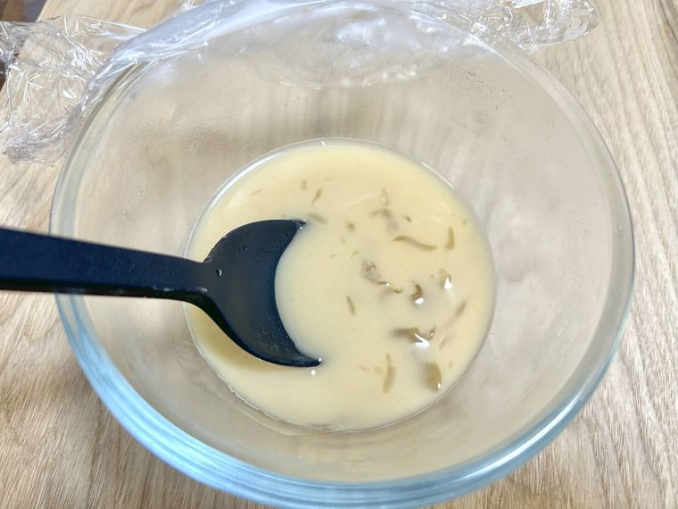 固まってきているわらび餅