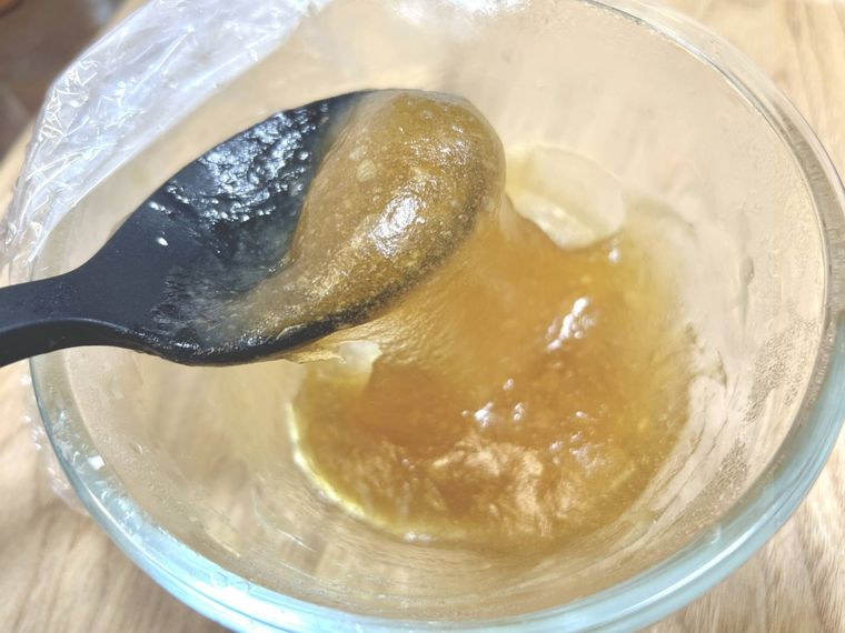 ガラスのボウルに入ったわらび餅