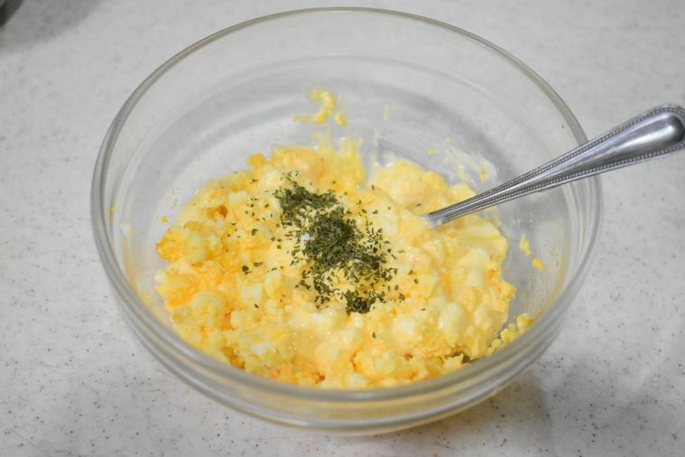 器に入ったタルタルソース