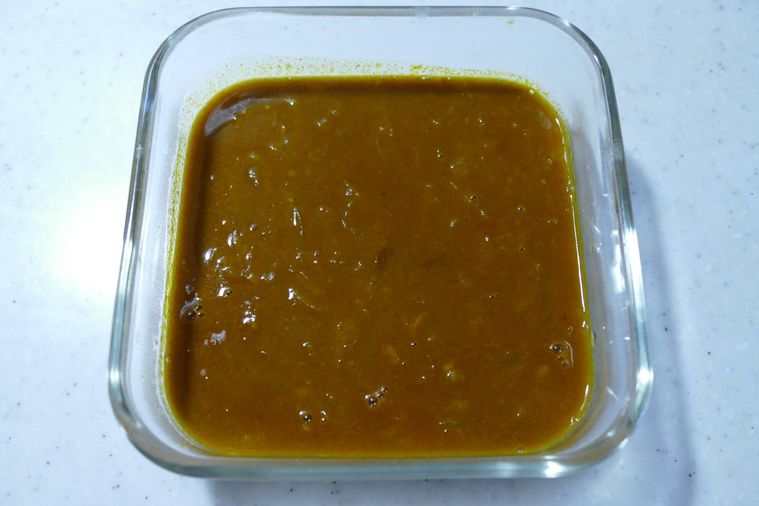 カレーを保存容器に移した様子