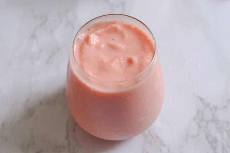 スイカスムージーを入れたグラス