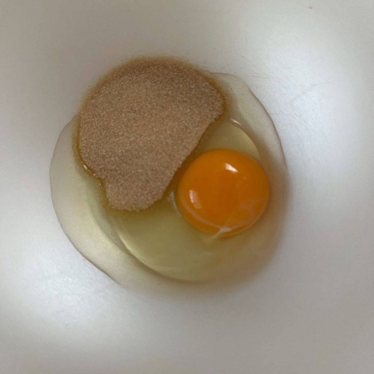 ラカントと卵を混ぜる