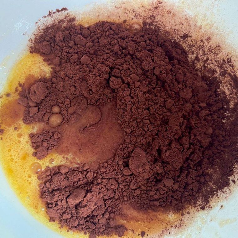 生地にココアを加えたところ