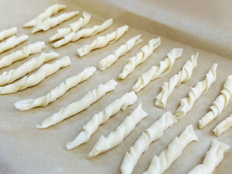 餃子の皮をねじった様子