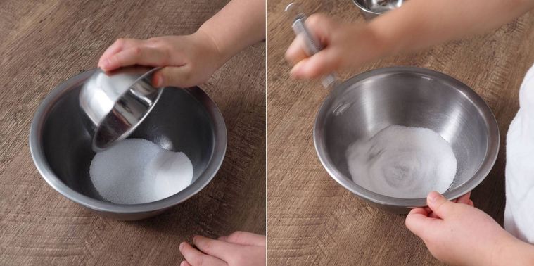 ボウルにグラニュー糖とイナアガーが入っている