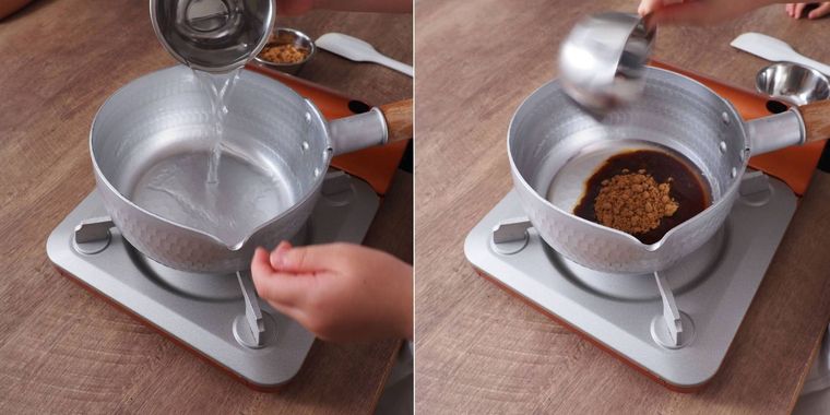 鍋に水と黒砂糖を入れている