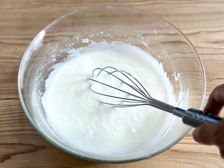 えび風船の衣を作っている様子