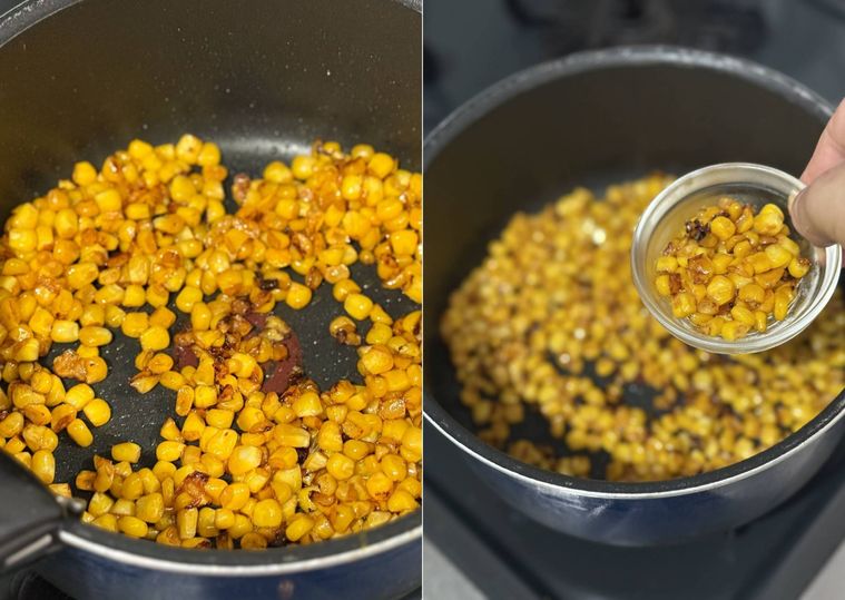 とうもろこしの入った鍋にしょうゆを加え、炒めているところ