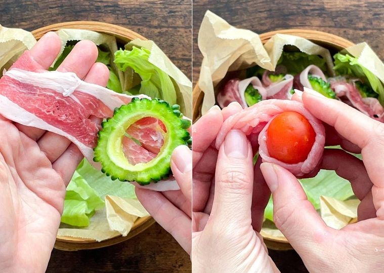 ゴーヤを肉巻きにする様子