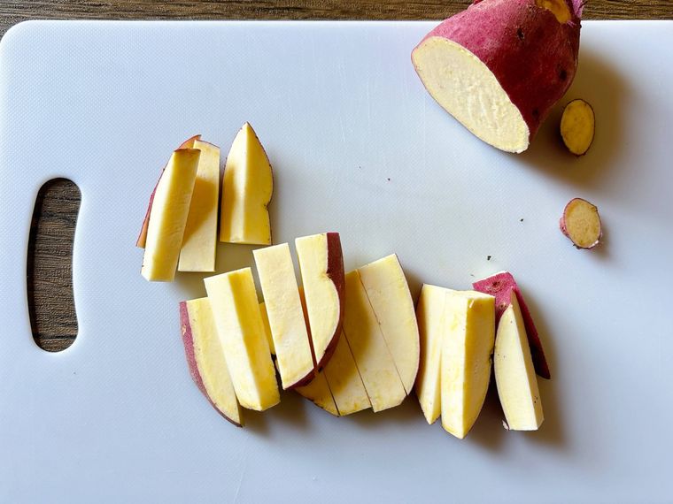 さつまいもをスティック状にカットしたもの