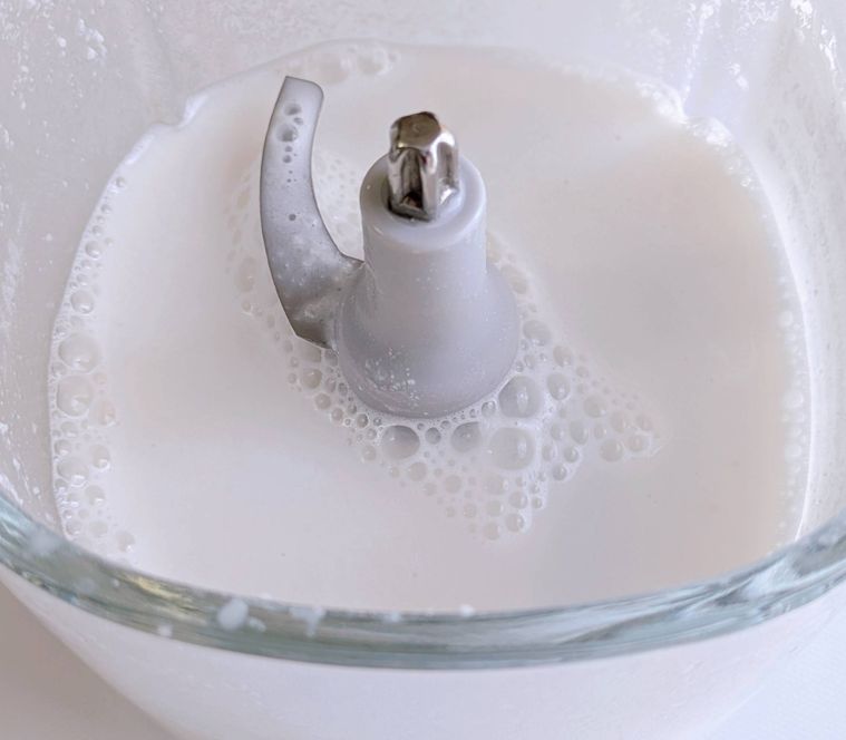 フードプロセッサーで米と水を攪拌したところ