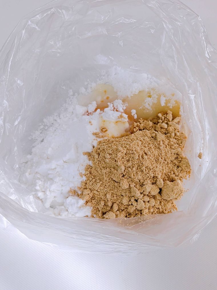 ポリ袋に入った生地材料