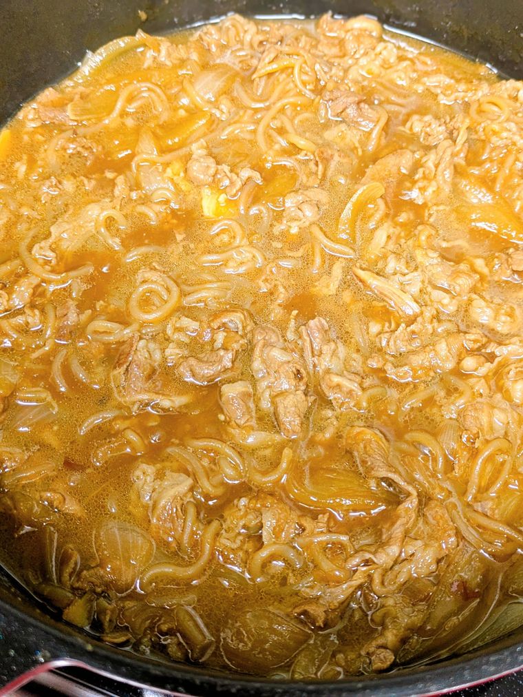 フライパンで煮込んでいるところ