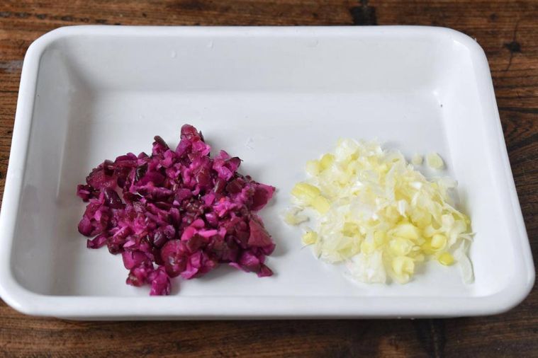 刻んだしば漬けとねぎ