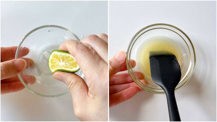 かぼすの果汁を搾る様子