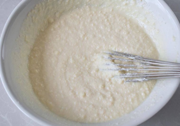 ボウルの中の天ぷら衣