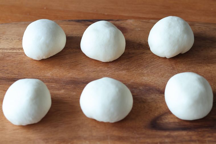 分割した生地が並んでいる