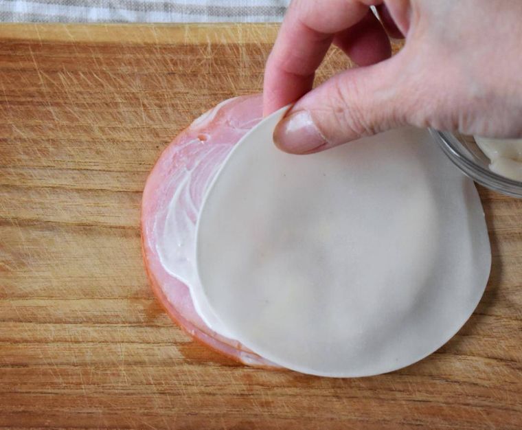 餃子の皮を重ねたハム