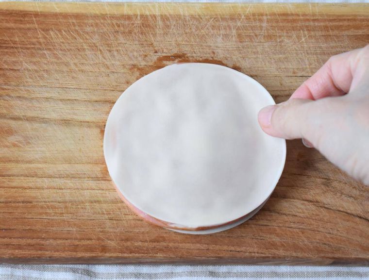 餃子の皮を重ねたハム