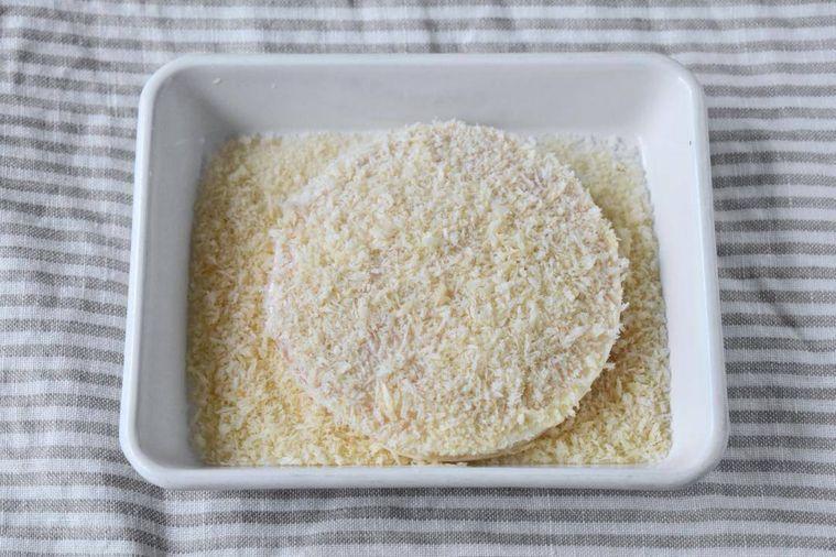 パン粉をまぶしたハムカツ