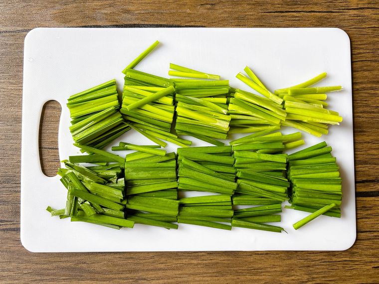 4cm幅にカットしたニラ