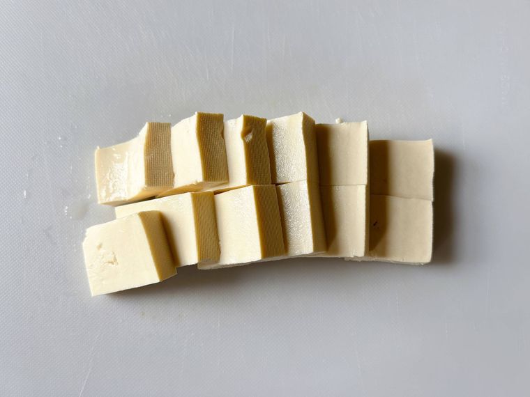 カットした木綿豆腐